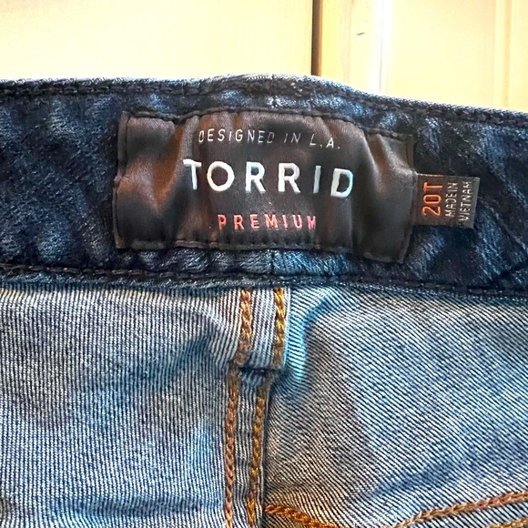Torrid Distressed Medium Wash Skinny jeans, 20T - Picture 8 of 9